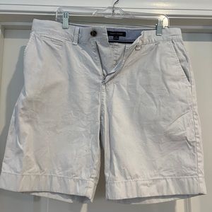 White Tommy Hilfiger shorts waist 34/8” inseam